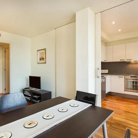 Luxurious 3 Bedroom Flat & Terrace In Sants