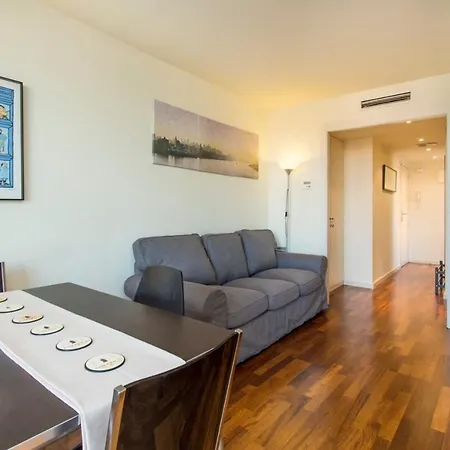 Luxurious 3 Bedroom Flat & Terrace In Sants *
