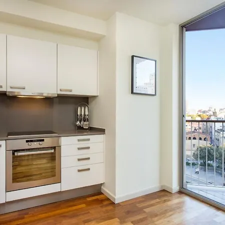Luxurious 3 Bedroom Flat & Terrace In Sants